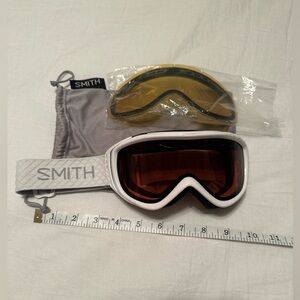 SMITH White Ski Goggles with Brown Lens and Yellow Spare Lens